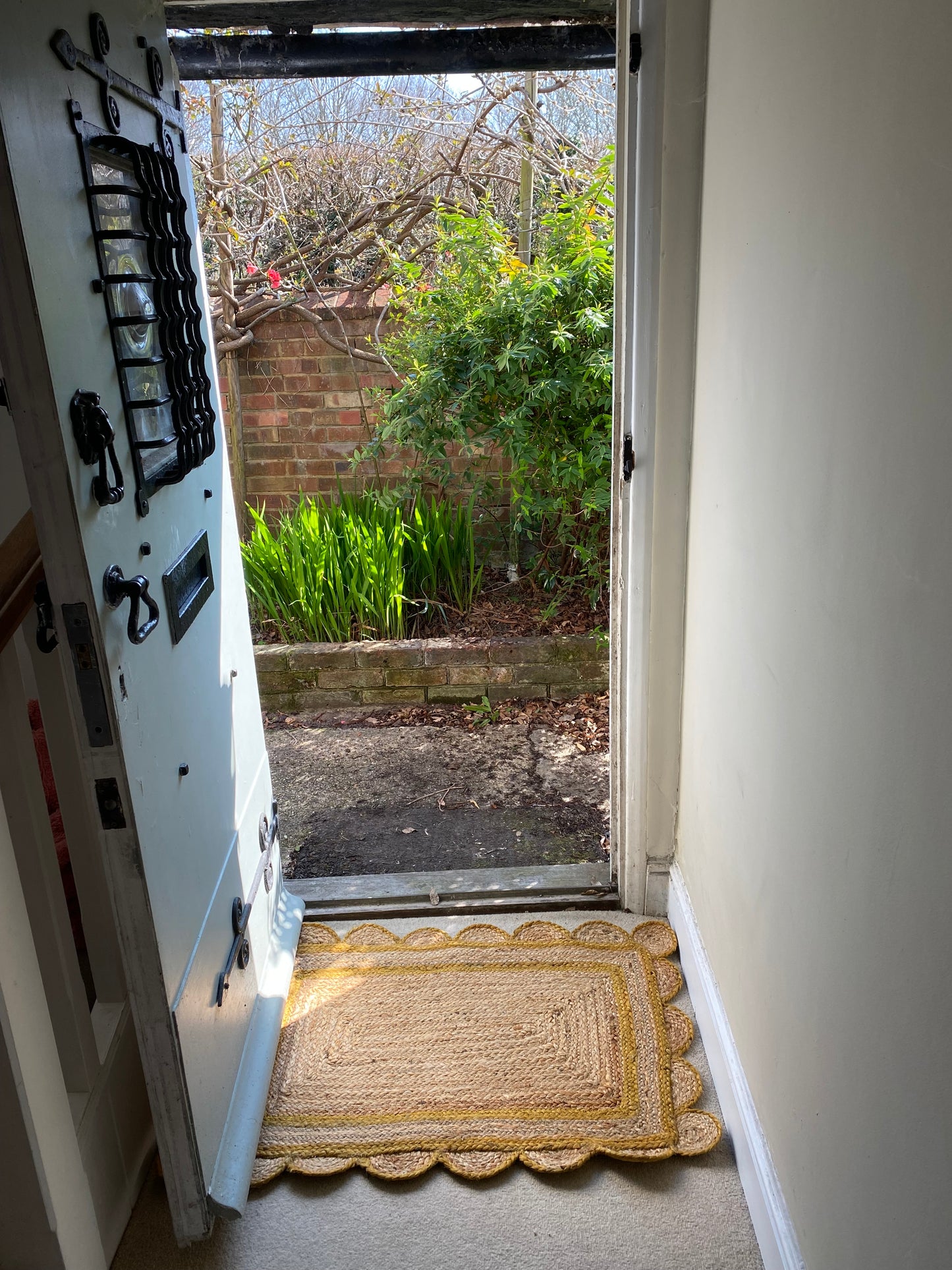 Ochre Scalloped Jute Doormat / Small Rug